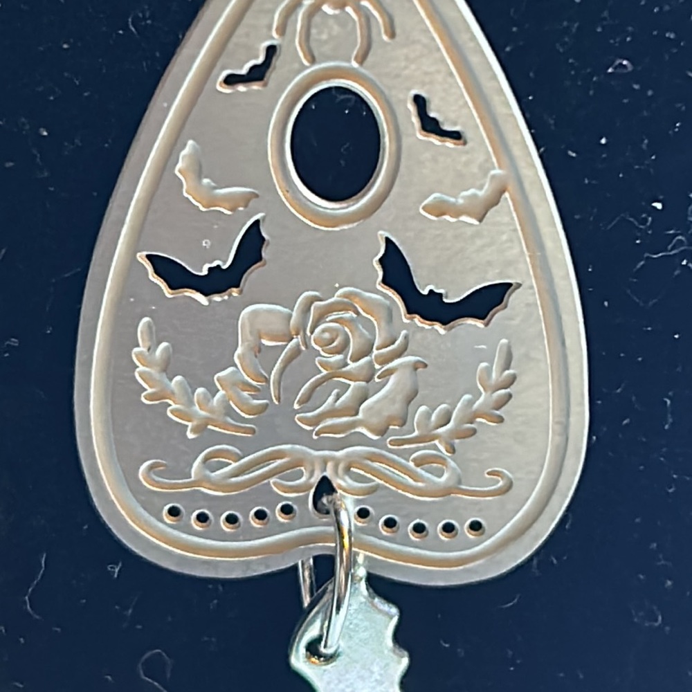 Planchette and bat necklace - Picture 4 of 8